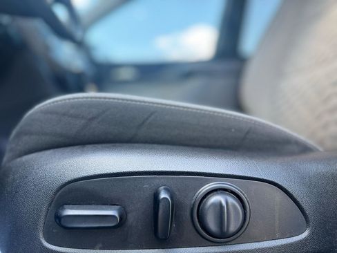 Used 2019 Chevrolet Equinox LS w/ LS Convenience Package image 34