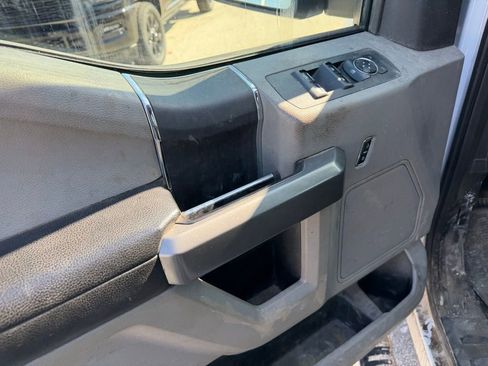 Used 2015 Ford F150 XLT image 8