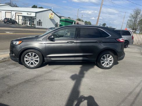 Used 2020 Ford Edge Titanium image 2