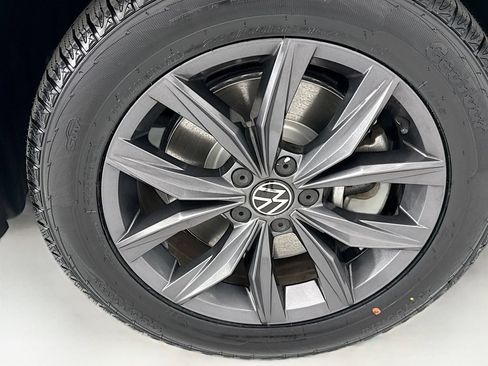 Used 2022 Volkswagen Tiguan SE FWD image 30