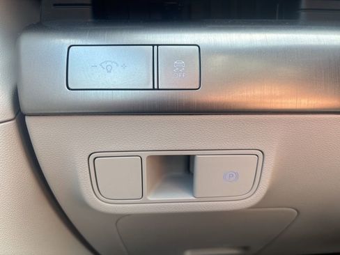 Certified 2025 Hyundai Kona SEL FWD image 31