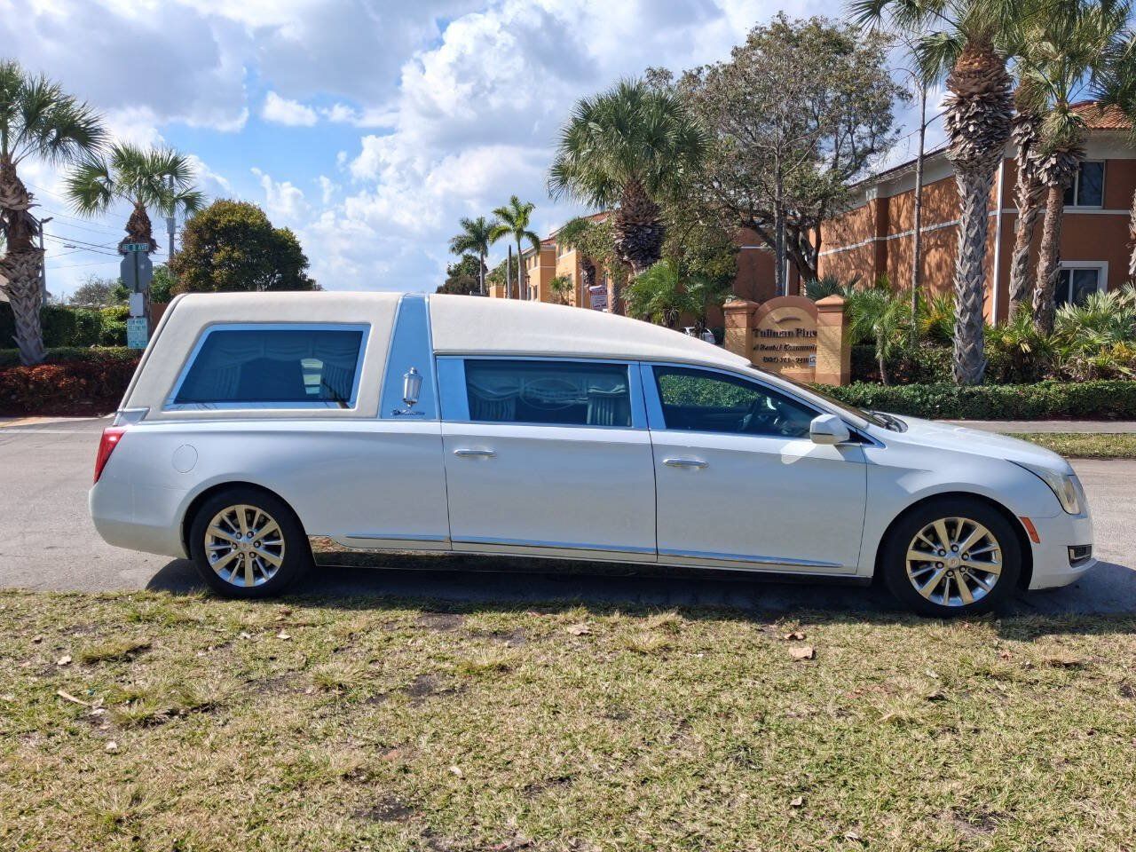 Used 2014 Cadillac XTS Hearse FWD image 4