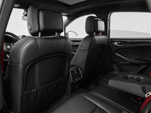 Certified 2025 Porsche Macan image 38