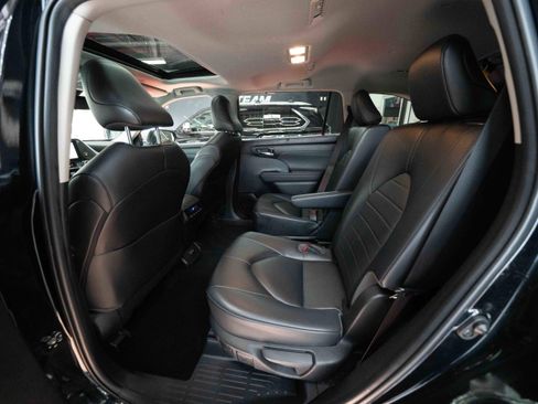 Used 2023 Toyota Highlander XLE image 23