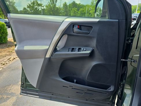 Used 2013 Toyota RAV4 LE FWD image 27