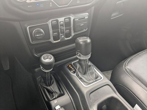 Used 2023 Jeep Wrangler Sahara image 12