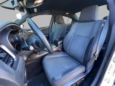Used 2017 Dodge Charger SXT w/ Blacktop Package RWD image 15