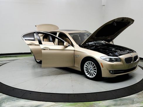 Used 2011 BMW 535i xDrive Sedan image 10