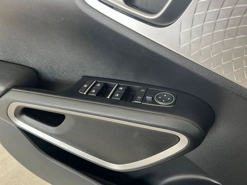 Used 2025 Kia Soul LX w/ LX Technology Package image 18