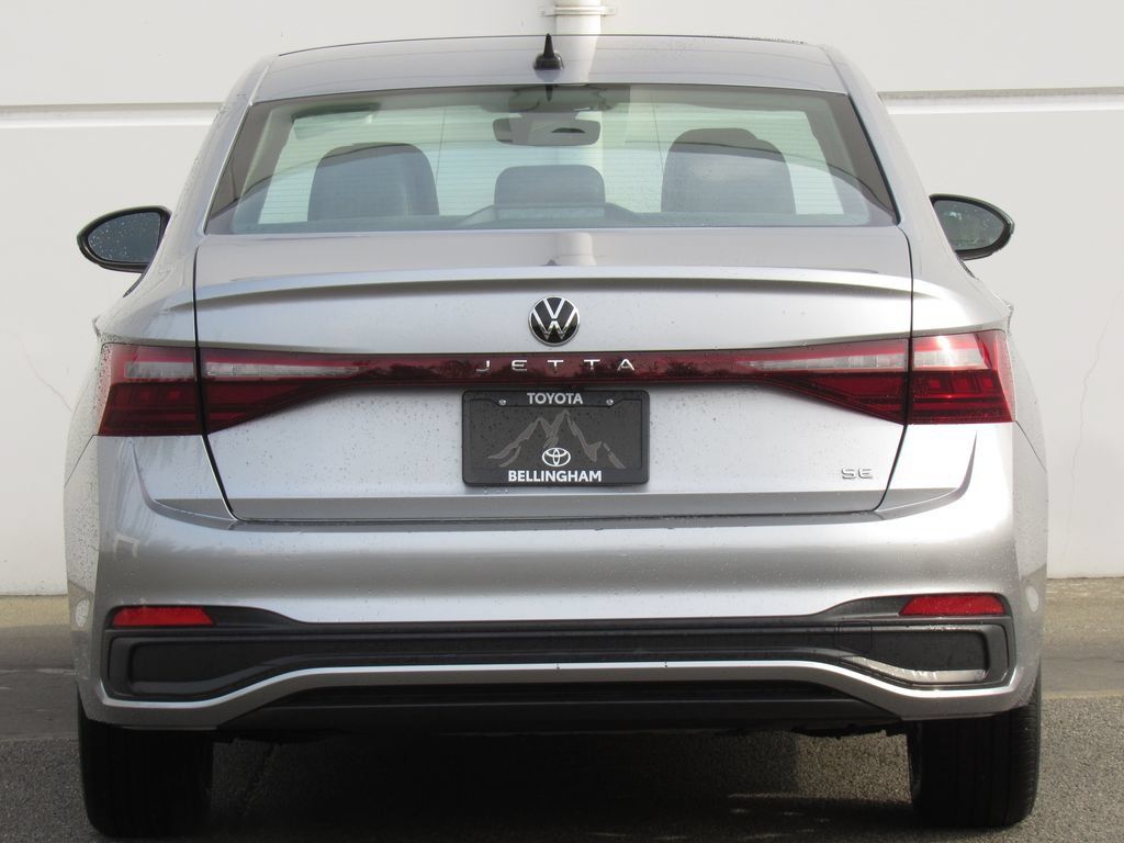 Used 2025 Volkswagen Jetta SE FWD image 7
