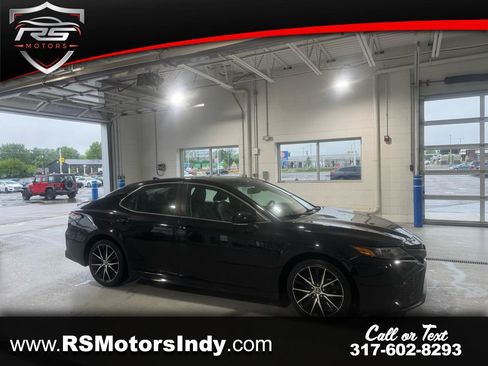 Used 2022 Toyota Camry SE w/ Audio Upgrade Package FWD image 1