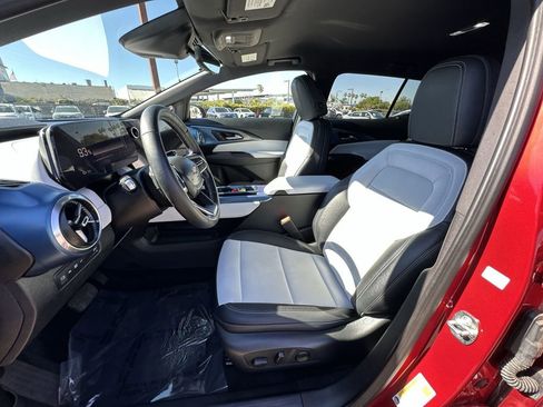 Used 2025 Chevrolet Equinox EV LT w/ Convenience Package II image 19