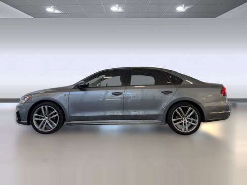 Used 2018 Volkswagen Passat 2.0T R-Line FWD image 2