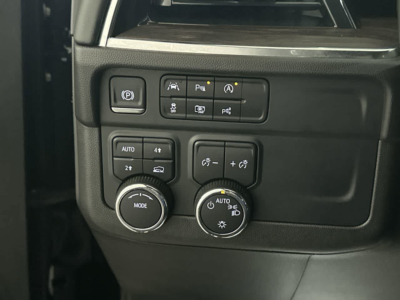 Used 2025 Chevrolet Tahoe LT AWD/4WD image 29