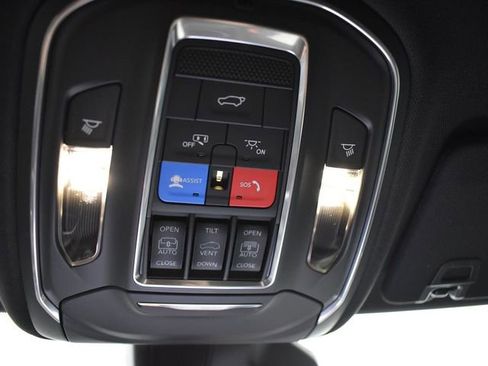 New 2025 Jeep Grand Cherokee Limited w/ Black Appearance Package AWD/4WD image 33