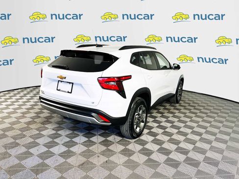 Used 2025 Chevrolet Trax LT w/ LT Convenience Package image 7