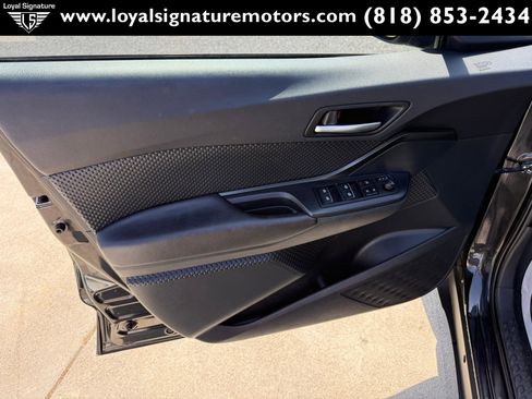 Used 2018 Toyota C-HR XLE FWD image 17
