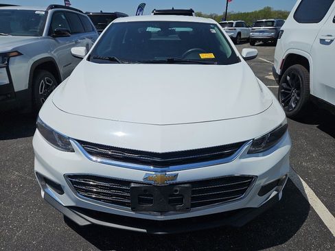 Used 2017 Chevrolet Malibu LT FWD image 2