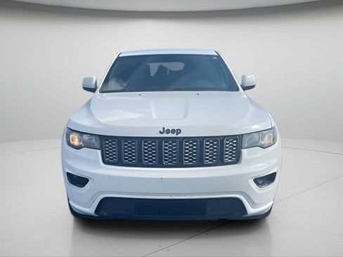 Used 2018 Jeep Grand Cherokee Altitude AWD/4WD image 3