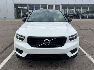Used 2022 Volvo XC40 T5 R-Design w/ Advanced Package video 2