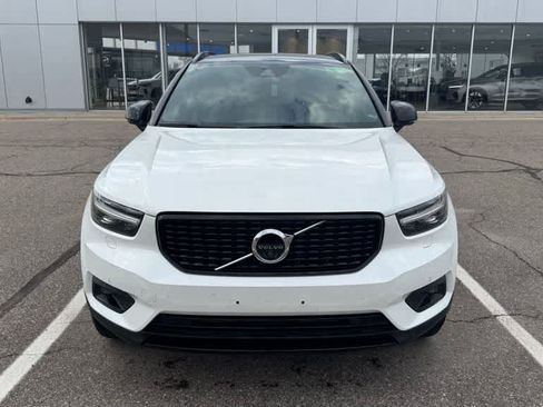Used 2022 Volvo XC40 T5 R-Design w/ Advanced Package image 2