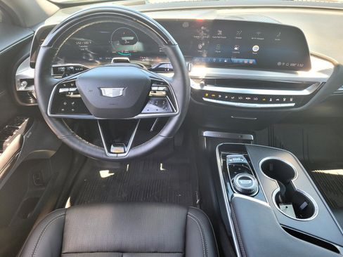 Certified 2025 Cadillac Lyriq Luxury w/ LPO, Floor Liner Package AWD/4WD image 14