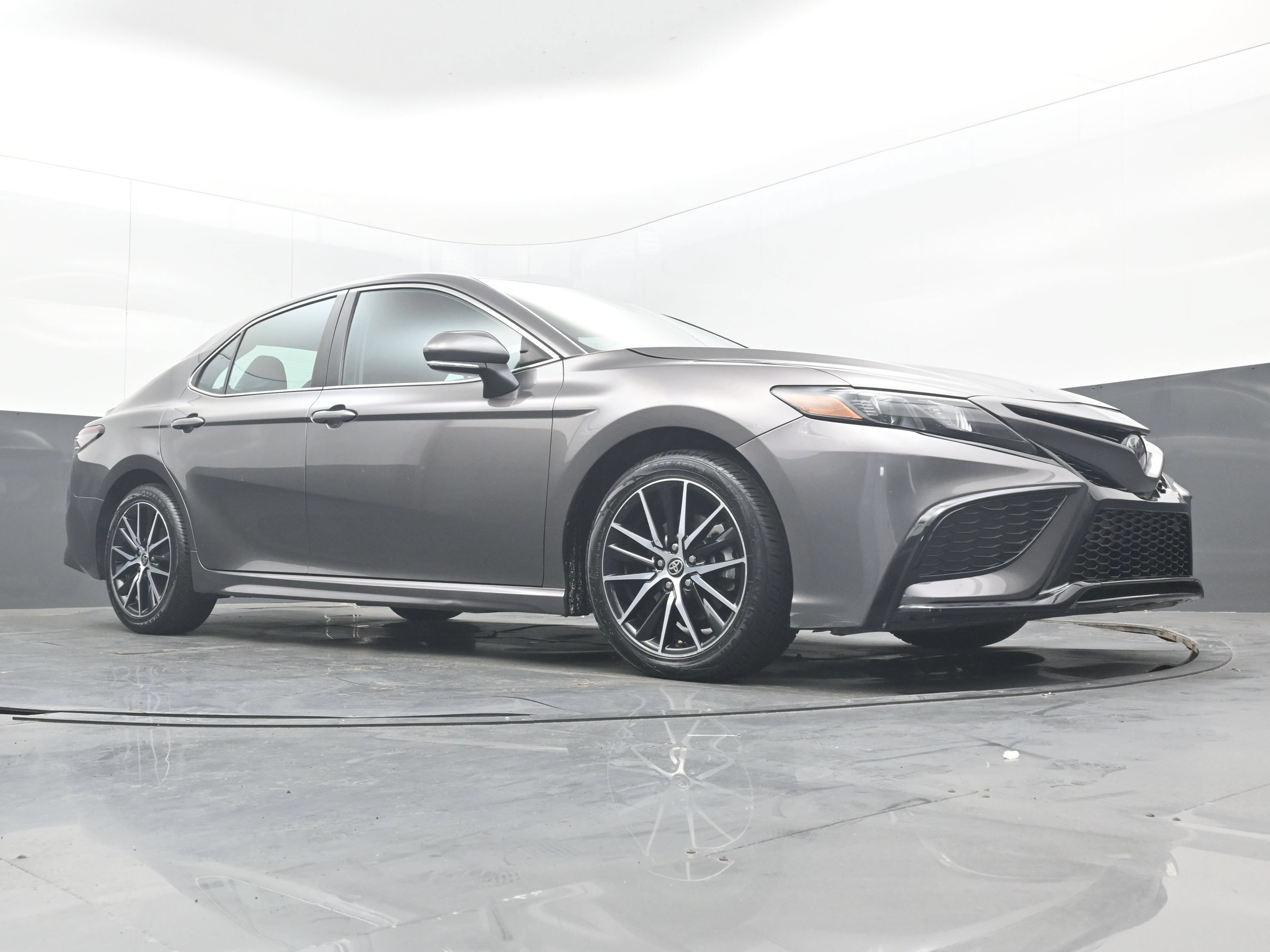 Used 2023 Toyota Camry SE FWD image 29