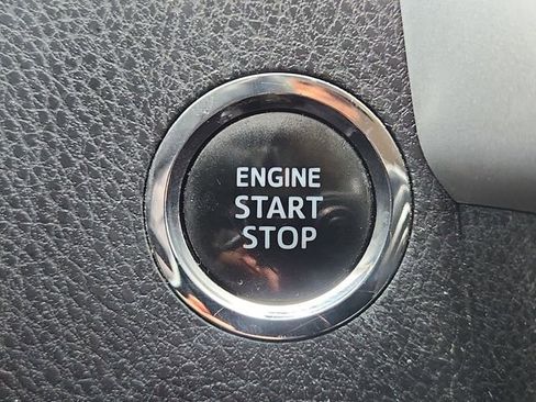 Used 2014 Toyota Highlander XLE AWD/4WD image 16