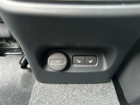 Used 2024 Volvo XC40 B5 Plus w/ Protection Package Premier AWD/4WD image 26