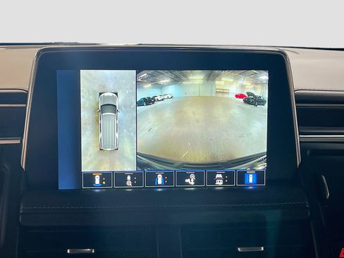 Used 2023 Chevrolet Suburban Z71 w/ Luxury Package image 14