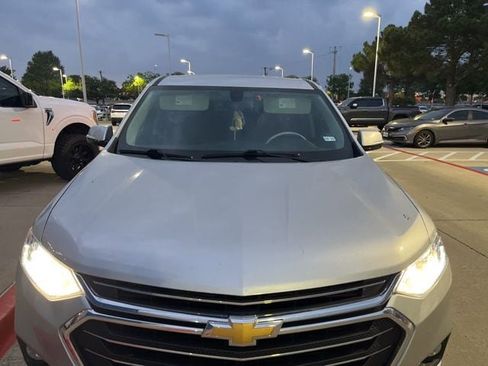 Used 2018 Chevrolet Traverse LT image 4