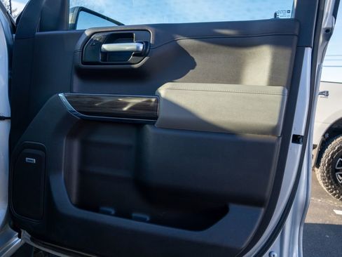 Used 2019 Chevrolet Silverado 1500 LT Trail Boss image 11