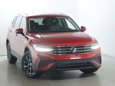 Certified 2023 Volkswagen Tiguan SE AWD/4WD image 1