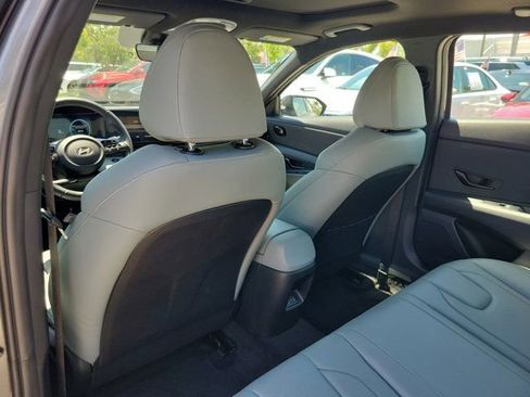 Used 2025 Hyundai Elantra Limited image 8