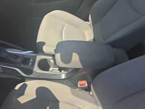 Used 2021 Toyota Corolla LE FWD image 15