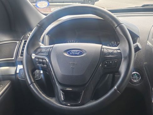 Certified 2019 Ford Explorer XLT FWD image 7