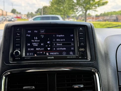 Used 2020 Dodge Grand Caravan SXT FWD image 36