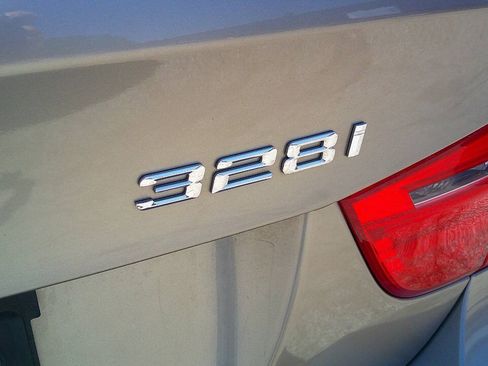 Used 2011 BMW 328i xDrive Sedan AWD/4WD image 9