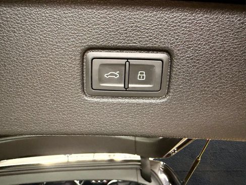 Used 2019 Audi Q7 3.0T Premium Plus w/ Premium Plus Package AWD/4WD image 11