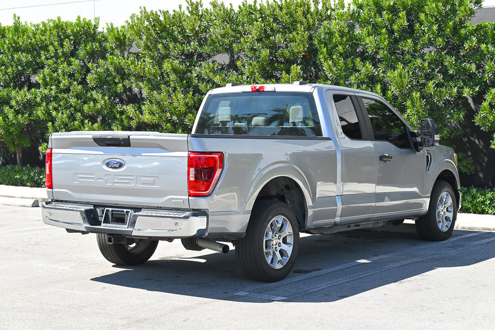 Used 2022 Ford F150 XLT w/ Trailer Tow Package RWD image 4