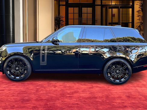 Used 2023 Land Rover Range Rover SE image 14