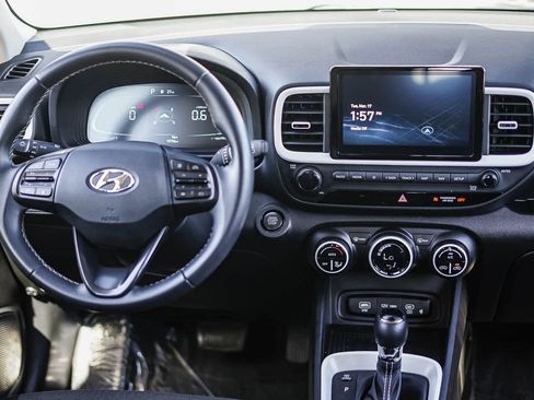 Certified 2024 Hyundai Venue Limited image 11