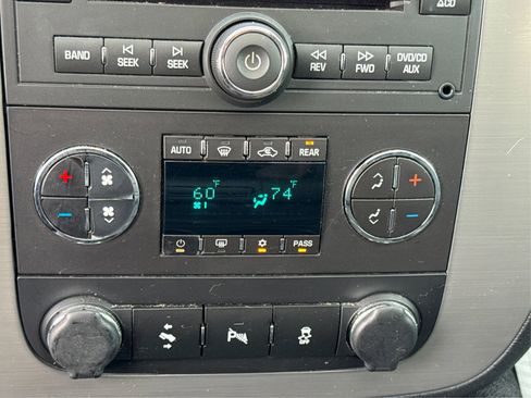 Used 2014 GMC Yukon SLT w/ SLT-2 Equipment Package AWD/4WD image 28