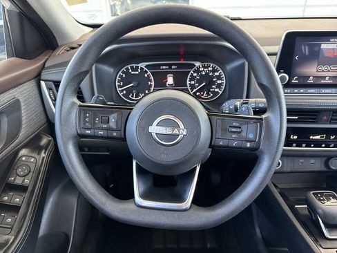 Used 2023 Nissan Rogue SV image 15