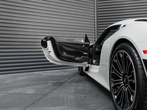 Used 2015 Porsche 918 Spyder image 15