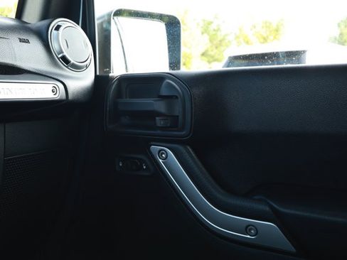 Used 2016 Jeep Wrangler Unlimited Sahara w/ Connectivity Group AWD/4WD image 24