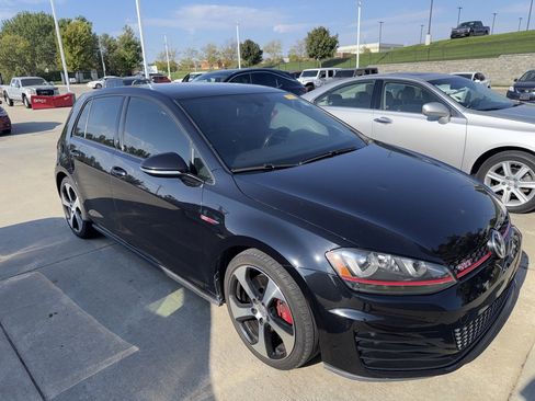 Used 2017 Volkswagen GTI SE image 6