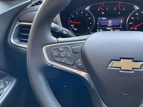 Used 2023 Chevrolet Equinox LT FWD image 18