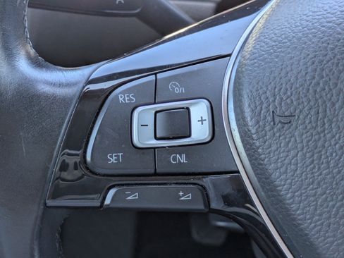 Used 2018 Volkswagen Golf S FWD image 19