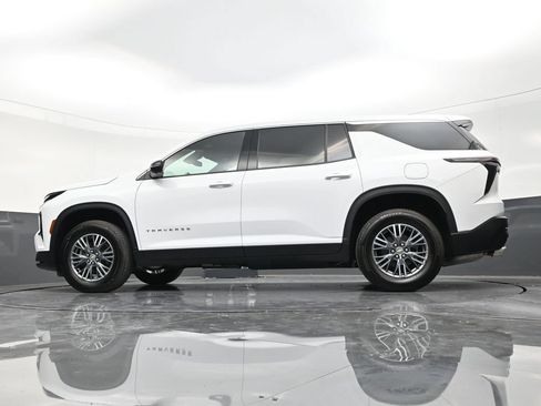 Used 2025 Chevrolet Traverse LT FWD image 18